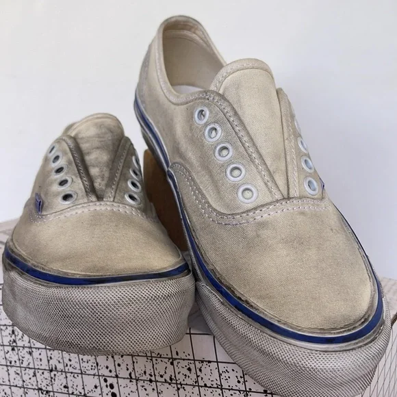 Vans WMNS 0g Authentic L
Stressed Classic White
VN0A5FBD2VZ
Sneakers - Picture 6 of 16